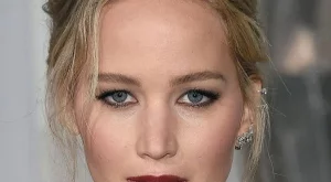 6 съвета за дамите с паднали клепачи 