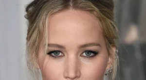 Дженифър Лорънс повърна на премиера