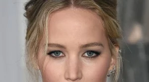 Дженифър Лорънс остана сама