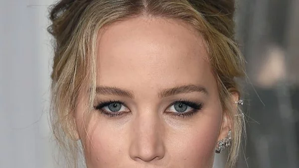 Дженифър Лорънс остана сама