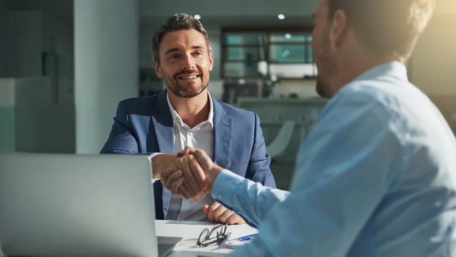 Как да отговорите на въпроса "Защо още не си си намерил/а работа?"