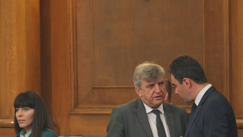 Генов: Управляващите мислят, че водата е просто българска песен на „Евровизия“ 