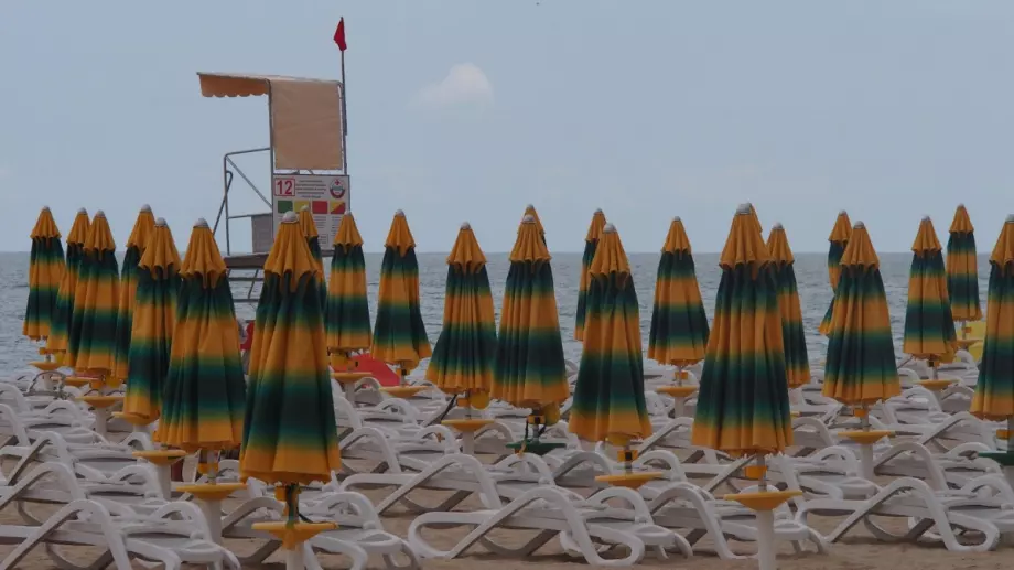 Липсата на чужди туристи заплашва сезона по морето