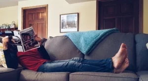 Българските мъже масово живеят при родителите си, жените са далеч по-самостоятелни