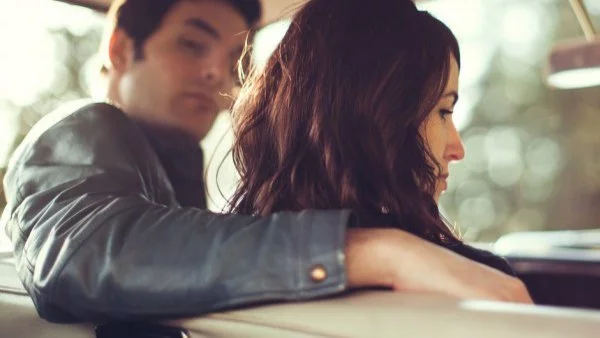 Aко те кара да правиш тези 5 неща, скъсай с него