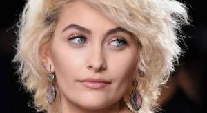 Парис Джексън е ослепителна за Vogue (снимки)