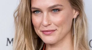 Бар Рафаели се фука с наедрялото си коремче