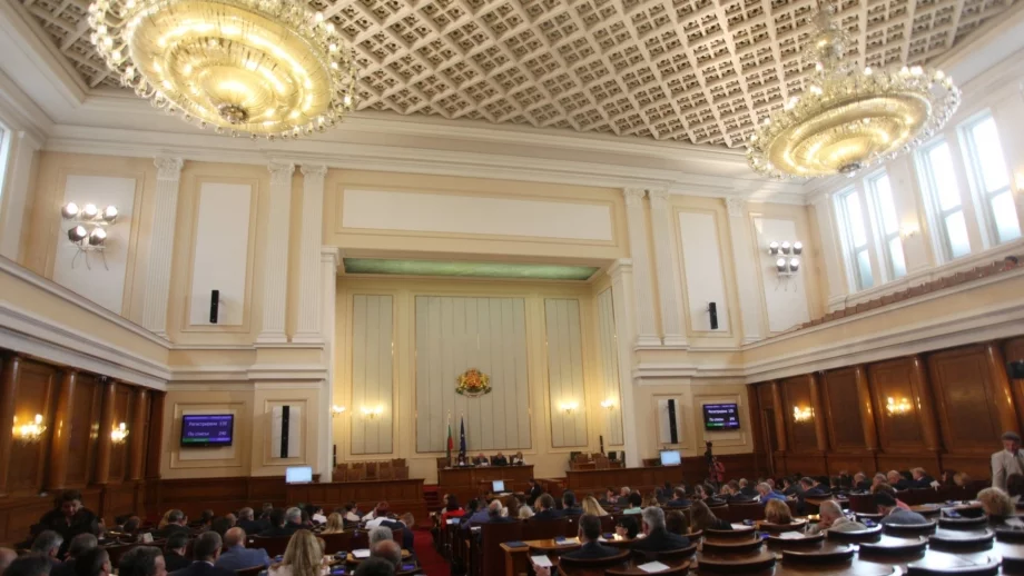 Депутатите приеха законови промени за по-голяма защита на длъжниците