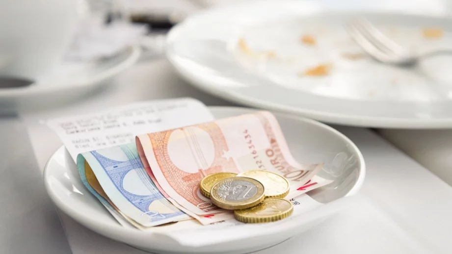 Никога НЕ оставяйте бакшиш в тези държави 