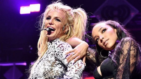 Бритни Спиърс гневно: Не пея на плейбек