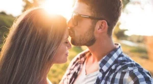 Разликата да излизаш с мъж и момче