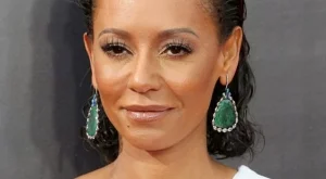 Mел Би е разорена