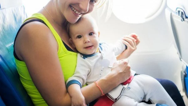 Пътуване с бебе в самолет - мисията възможна