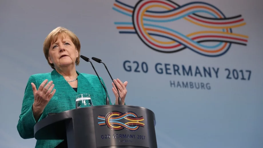 Меркел: Не е справедливо автомобилните шефове да взимат такива бонуси