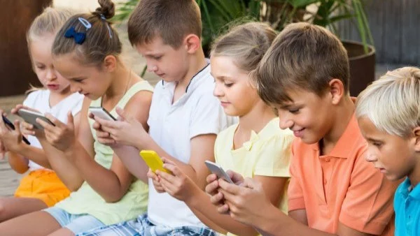 Проблемът не е в технологиите или децата