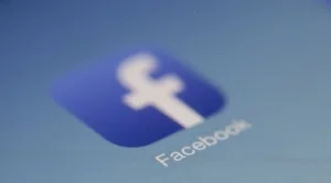 ЕК даде на Facebook две седмици да се обясни за скандала с данните