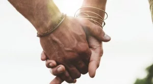 За една любов трябват две цели сърца