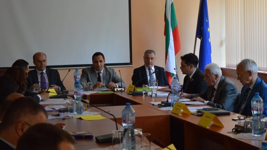 Таксите за 21 административни услуги отпадат напълно 