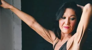 26-годишен модел изглежда като 80-годишна