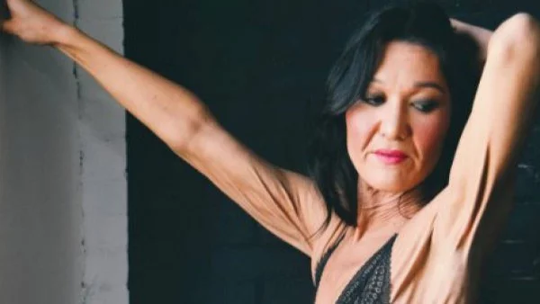 26-годишен модел изглежда като 80-годишна