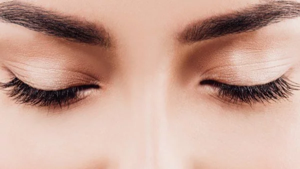 Всичко, което трябва да знаете за микроблейдинга