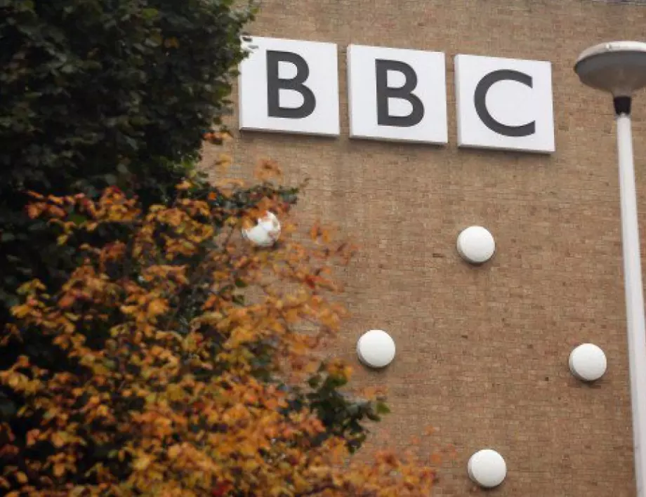 Правителството на Великобритания обмисля да замрази финансирането на BBC