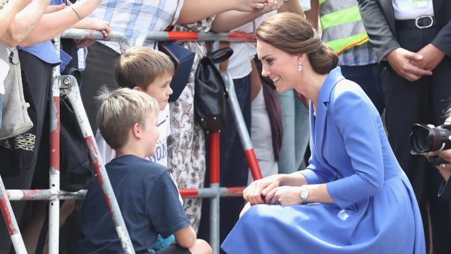 Защо няма да видите Кейт Мидълтън да съблича палтото си на публично място