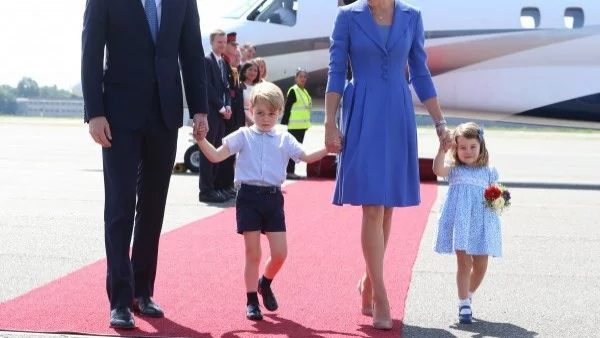 Коледните картички на кралското семейство (снимки)