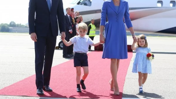 Принцеса Шарлот тръгна на детска градина (снимки)