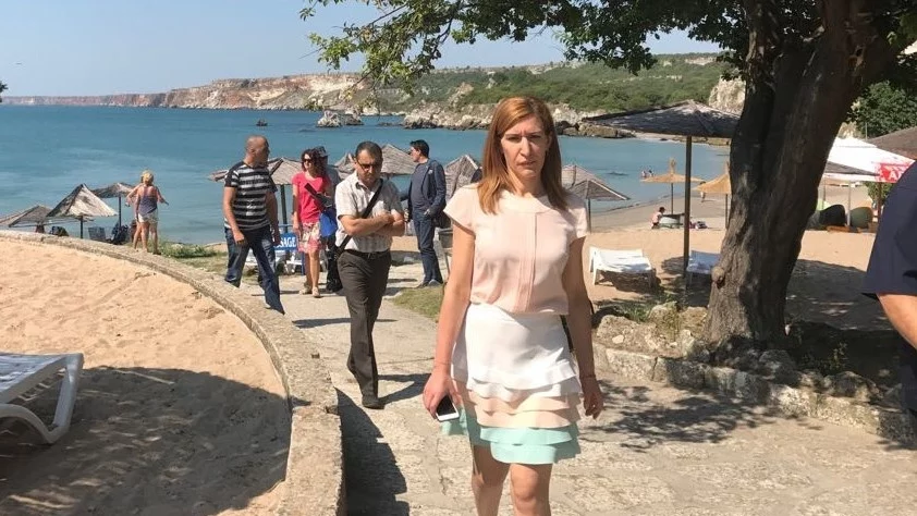 Група във Facebook зове: Открий на кой плаж ще е Ангелкова днес