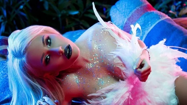 Гери-Никол стана на 19. Вижте снимки от партито