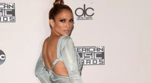 С какви тренировки звездите поддържат форма?