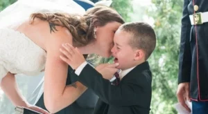 Булка даде трогващ обет на доведения си син (видео)