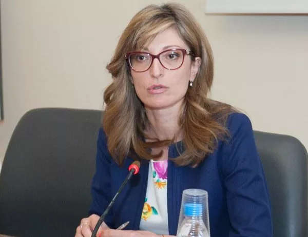 Захариева обеща реакция на сръбския конкурс за "български кланета"