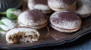 Слепени сладки с какаов крем