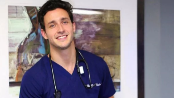 Най-секси докторът на планетата (снимки)