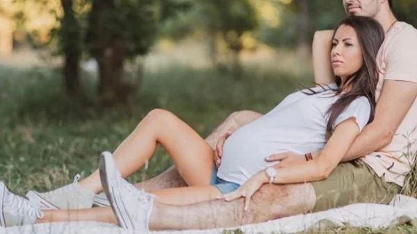 Най-красивата ни учителка роди