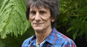 Рони Ууд: Имам рак на белите дробове