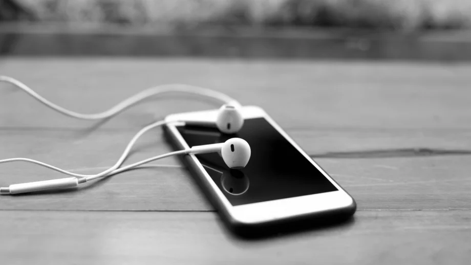 Стрийминг услугите за първи път с повече приходи от физическите продажби на музика