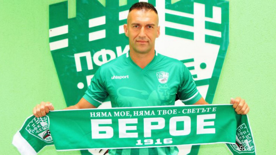 Рекордьорът по голове в българския футбол Мартин Камбуров не успя