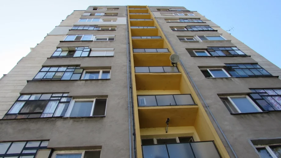 Предложение: Тупаш покривка през терасата - 100 лв. глоба 