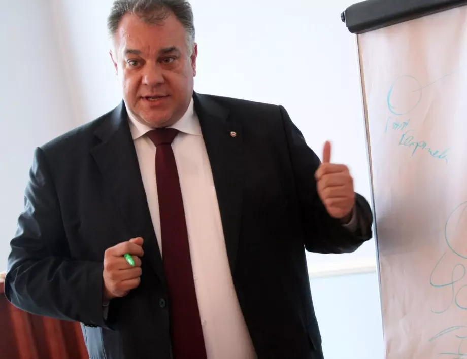 Д-р Ненков: Ген. Мутафчийски ми забрани да се появявам по медиите, някой му е шушнал нещо