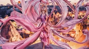 Красиви рокли на фона на невероятни пейзажи