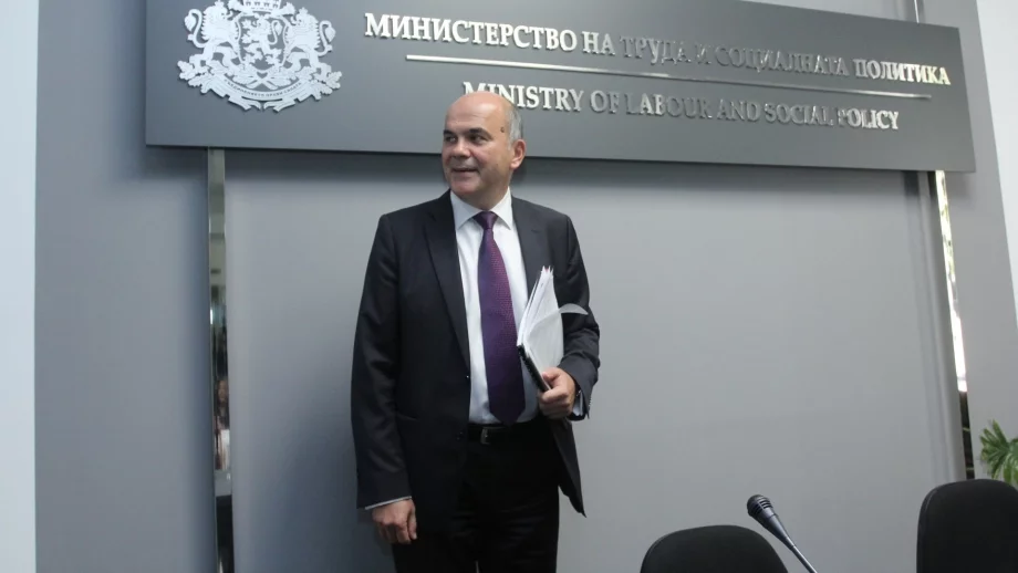 Социалният министър: 4900 пенсионери не са получили увеличение на пенсиите