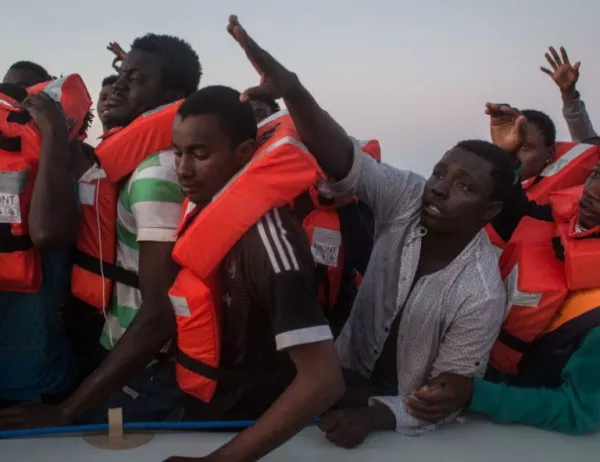 Младите мигранти са подложени на тормоз по пътя им към Европа