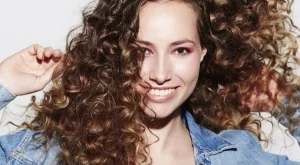 Накъдрете косата си със сламки (видео)