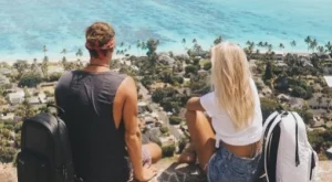 Двойка обикаля света и печели по 9000 долара за снимка