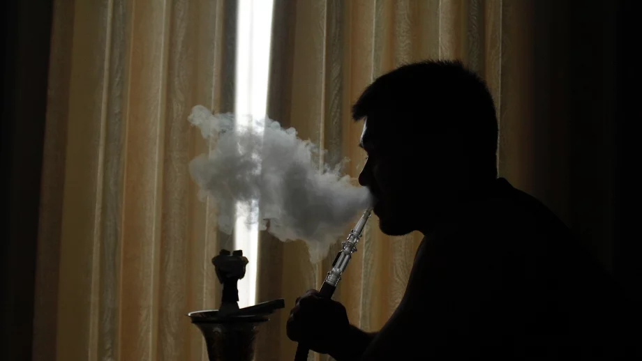 Производители добавят в тютюна за наргилета пристрастяващи вещества