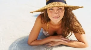 Направи си сама: Аксесоари за плажа от кърпа (видео)