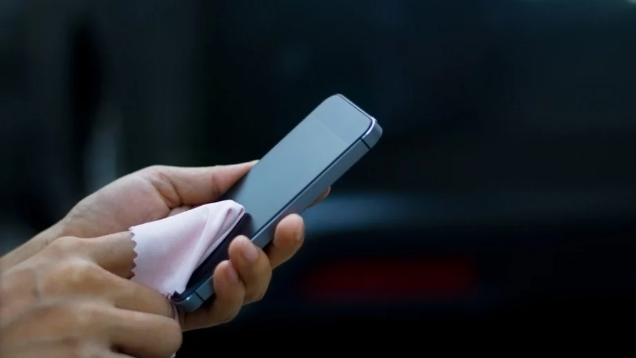 Колко често трябва да почиствате смартфона си?